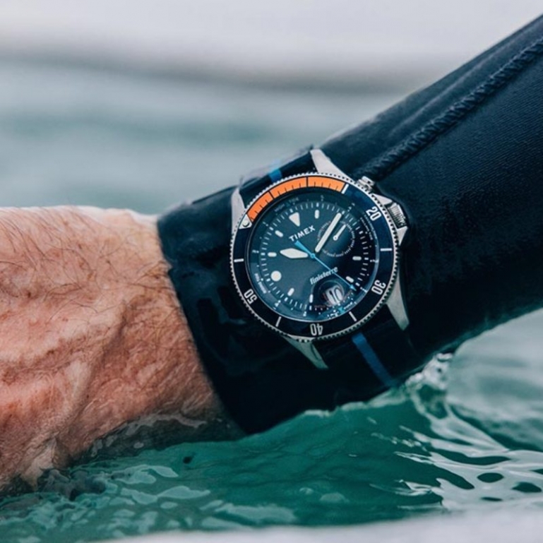 Finisterre x Timex Tide Watch – лимитка для серфингистов, которая умеет отслеживать приливы