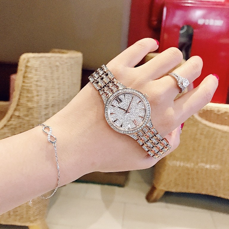 Bulova випустила жіночий годинник, прикрашений 440 кристалами