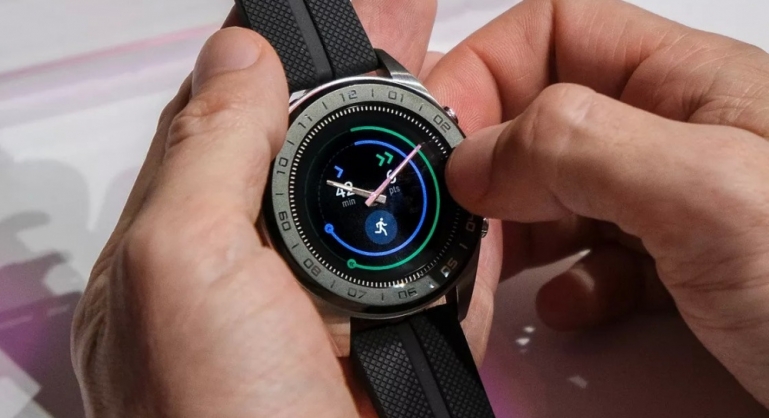 Watch W7 от LG: смесь традиционных часов и современного smartwatch