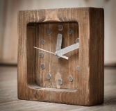 Изящность деревянных настенных часов